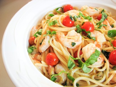 Pasta with Shrimp, Tomatoes, Garlic, Lemon and Basil