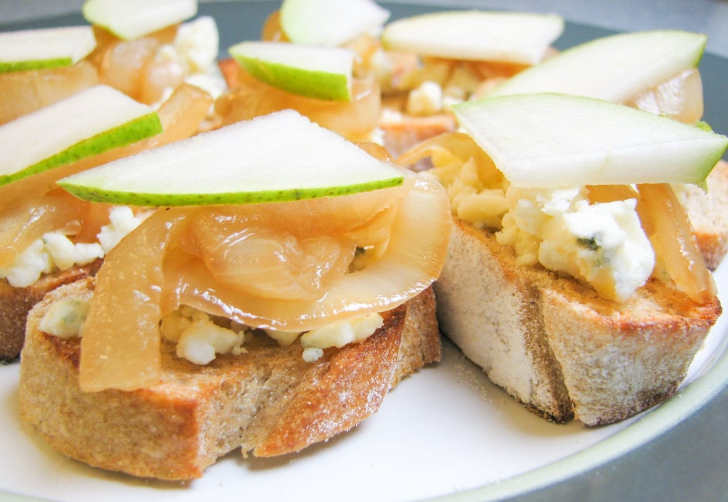 Crostini with Gorgonzola or Brie, Caramelized Onions and Pear