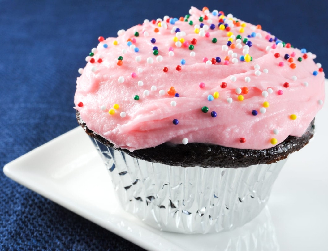 Super Moist Chocolate Cupcakes with Vanilla Buttercream Frosting