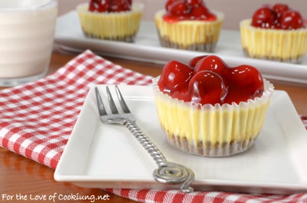 Easy Mini Cheesecake Cupcakes Recipe - Chef Savvy