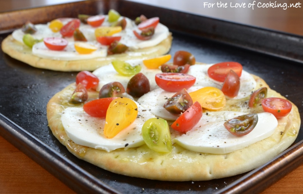 Caprese Flatbread Pizza with Balsamic Glaze 