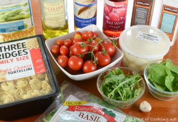 Cheese Tortellini Pasta Salad with Tomatoes, Arugula, and Mozzarella ...