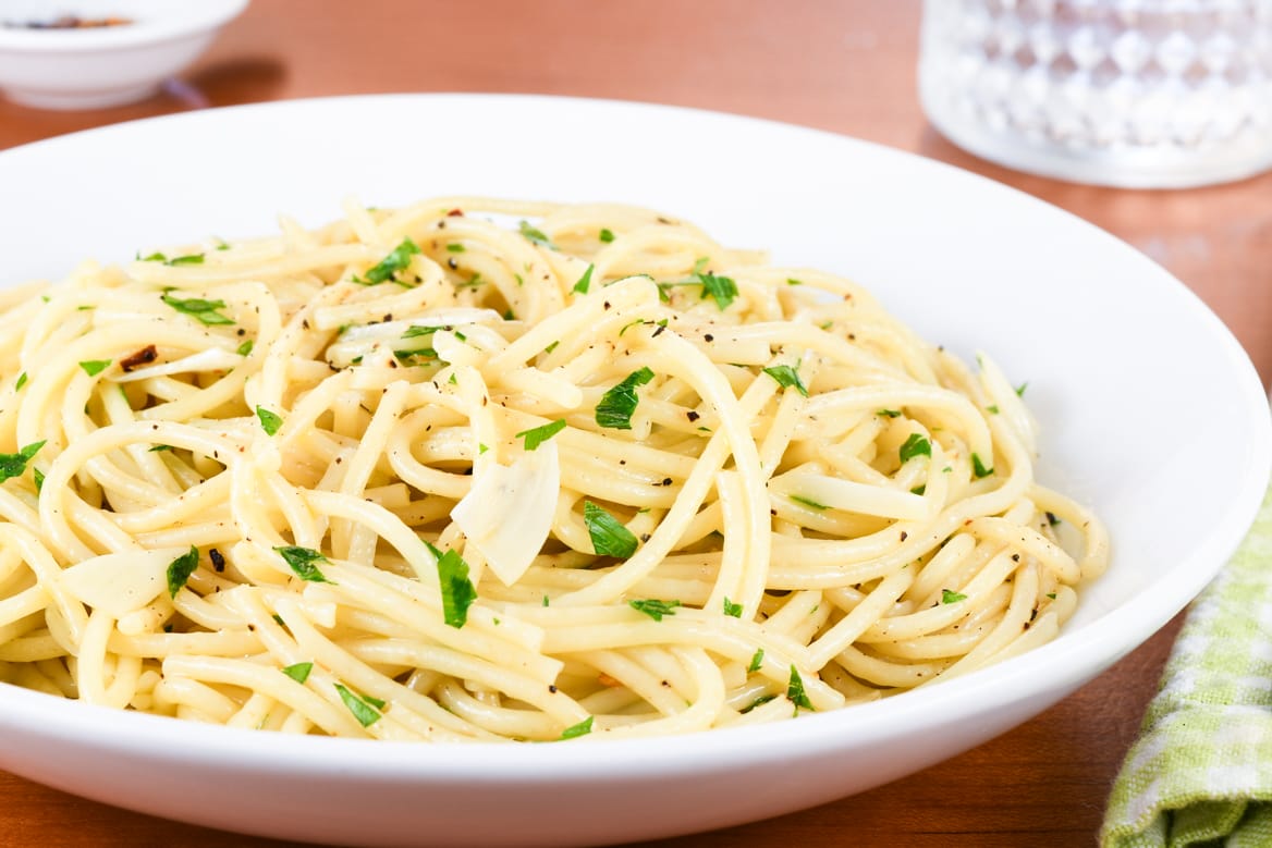 Spaghetti Aglio e Olio | For the Love of Cooking