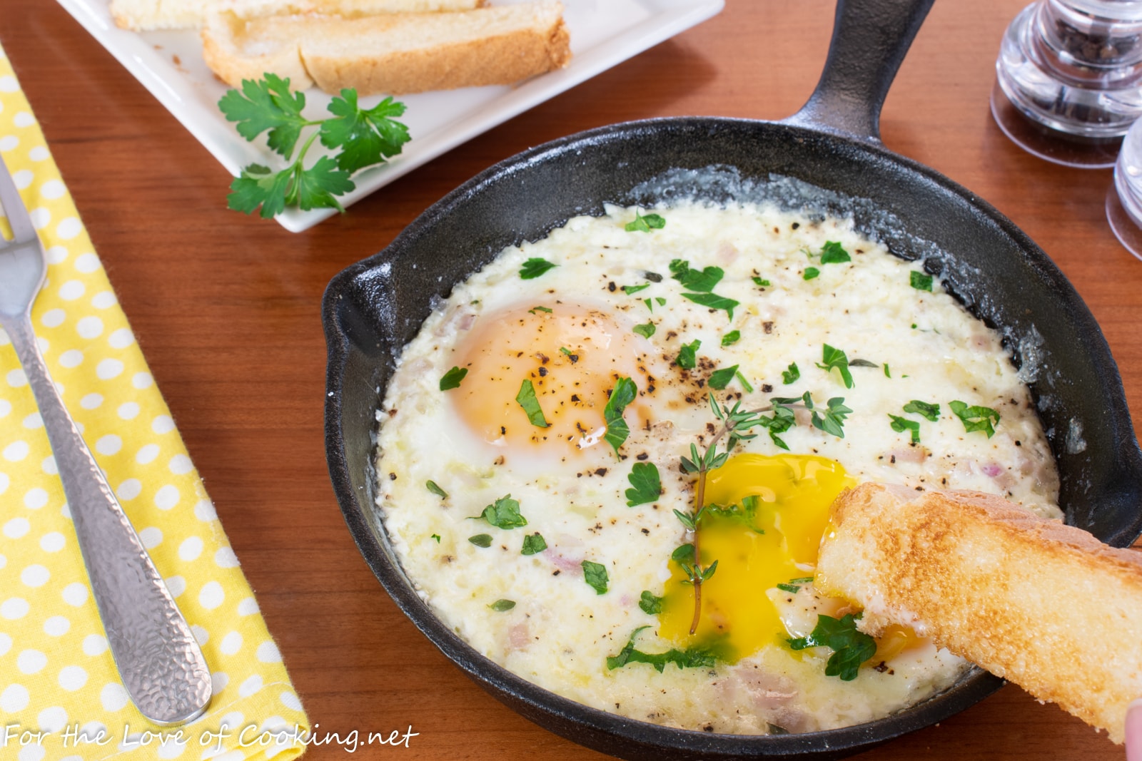 https://fortheloveofcooking-net.exactdn.com/wp-content/uploads/2019/02/Skillet-Baked-Eggs-with-Cream-and-Parmesan-5339-2.jpg?strip=all&lossy=1&quality=90&w=2560&ssl=1